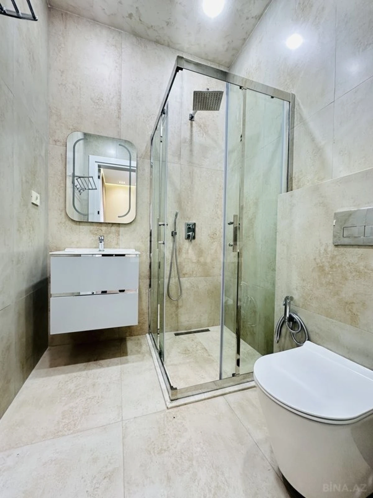 Satılır 5 otaqlı həyət evi 260 m²