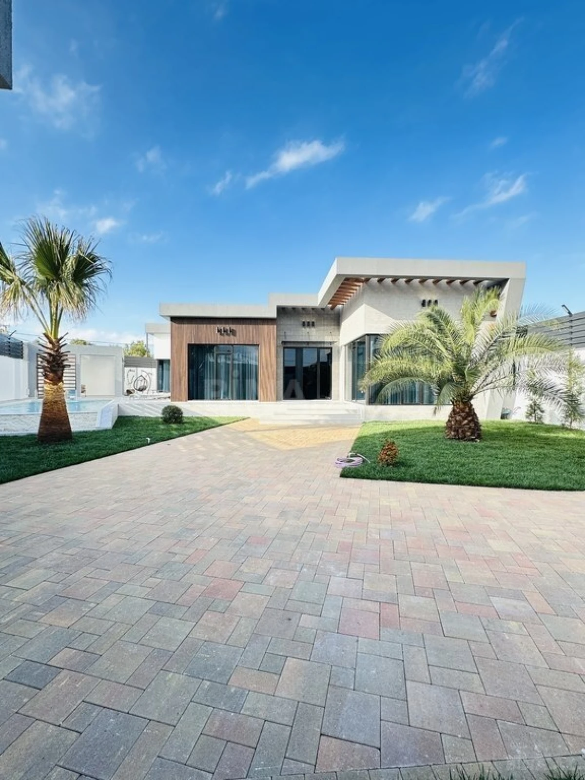 Satılır 5 otaqlı həyət evi 260 m²