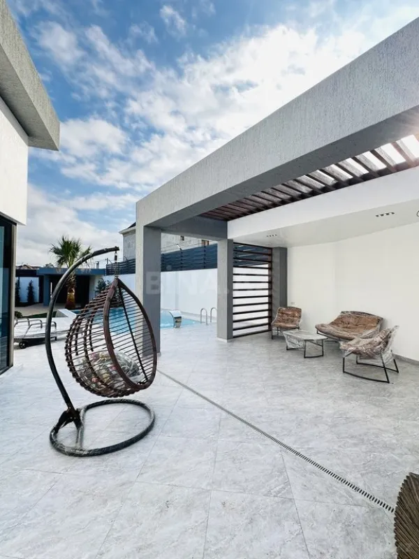 Satılır 5 otaqlı həyət evi 260 m²