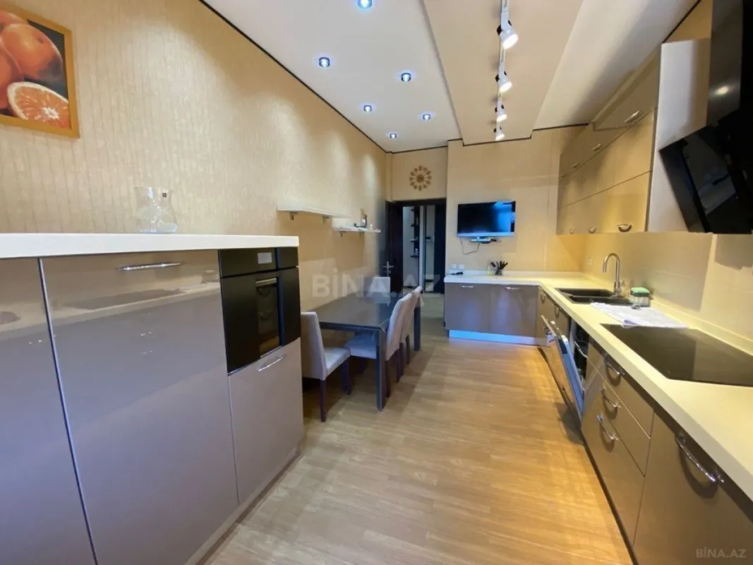 Satılır 4 otaqlı mənzil 175 m²