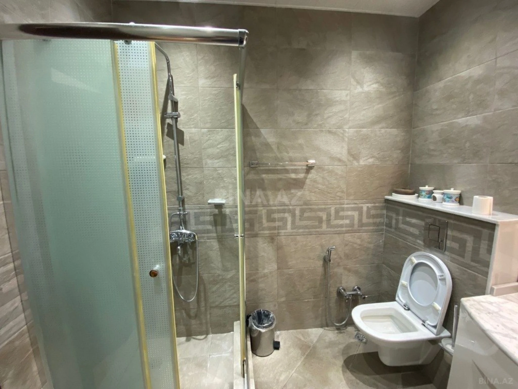 Satılır 4 otaqlı mənzil 175 m²