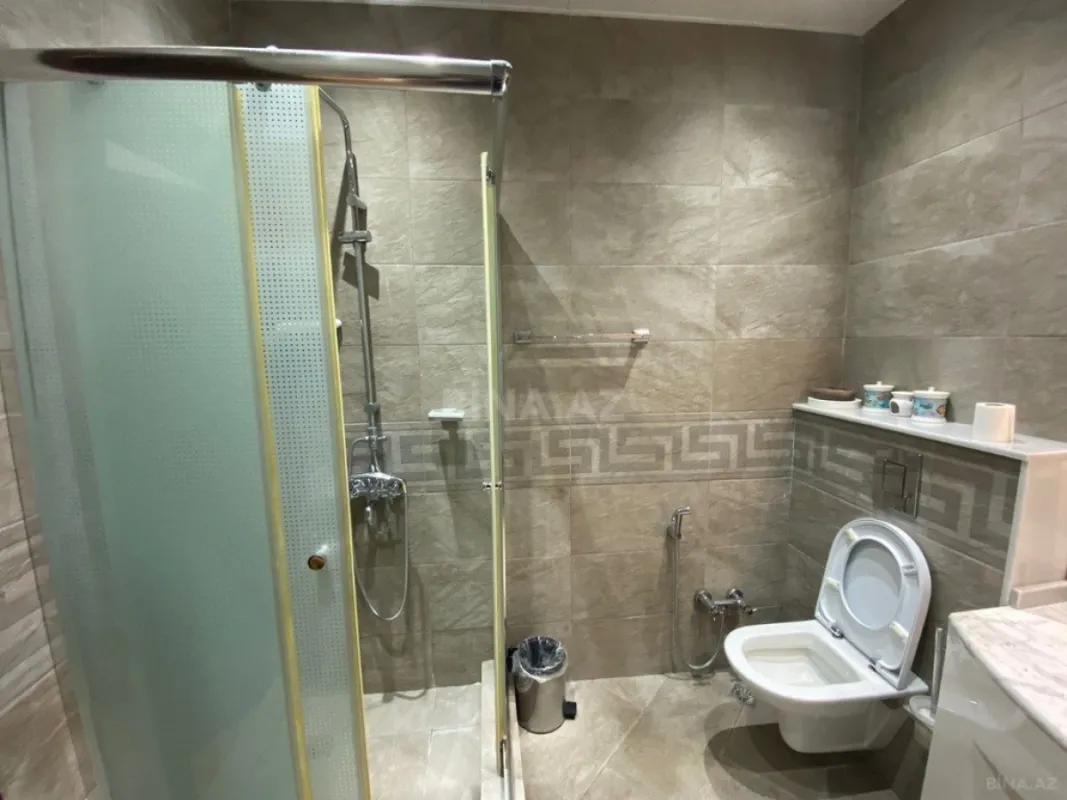 Satılır 4 otaqlı mənzil 175 m²