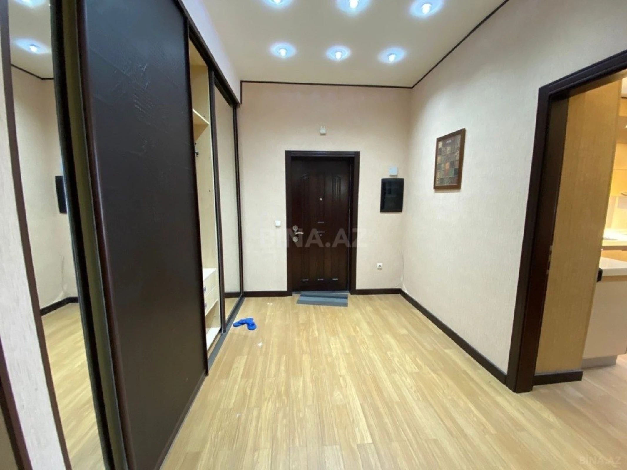 Satılır 4 otaqlı mənzil 175 m²