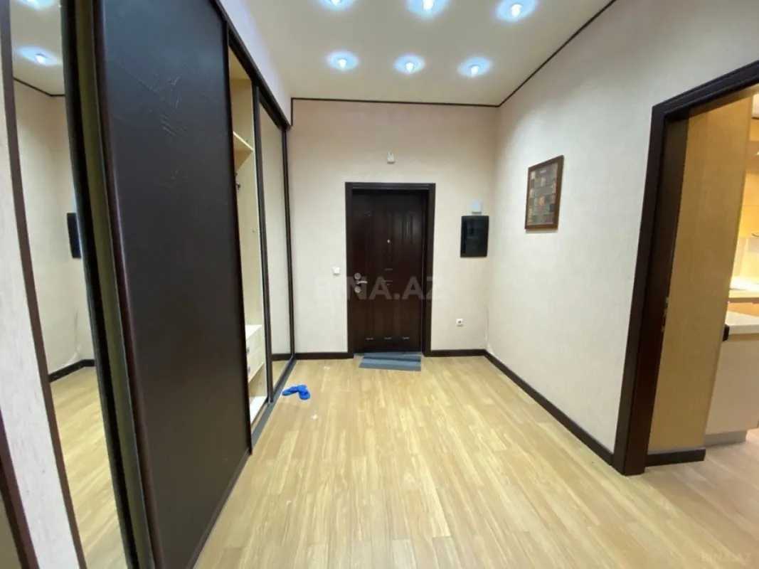 Satılır 4 otaqlı mənzil 175 m²