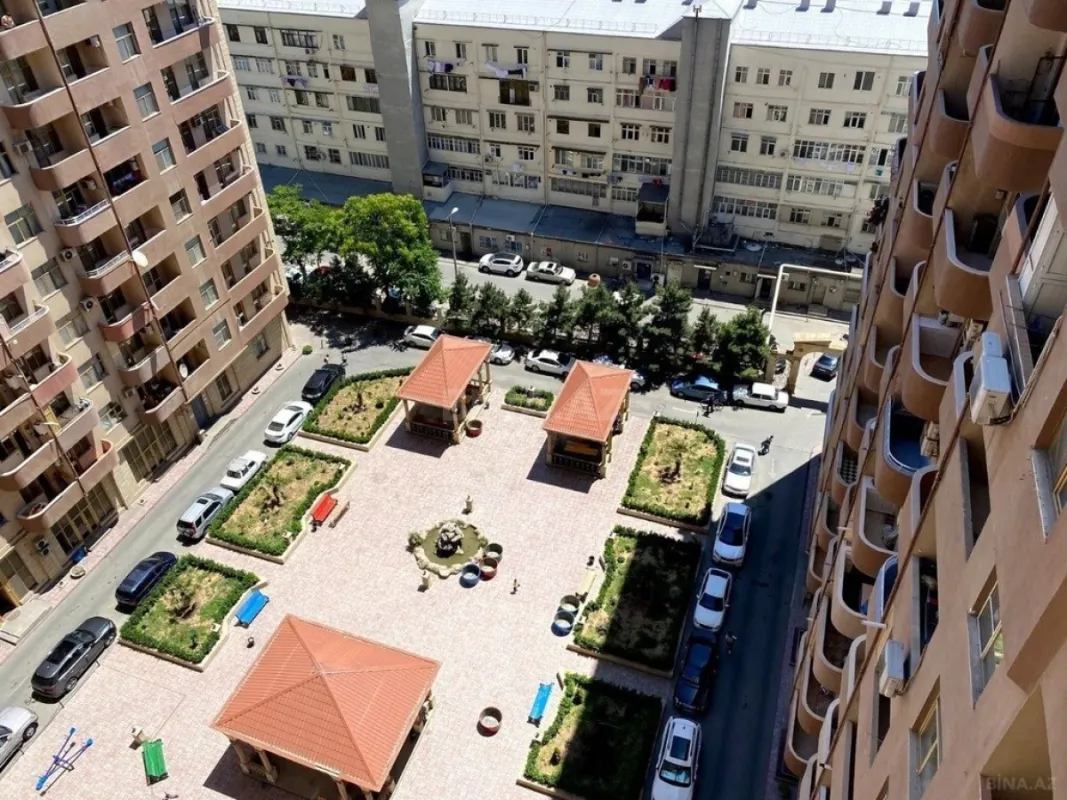 Satılır 4 otaqlı mənzil 175 m²