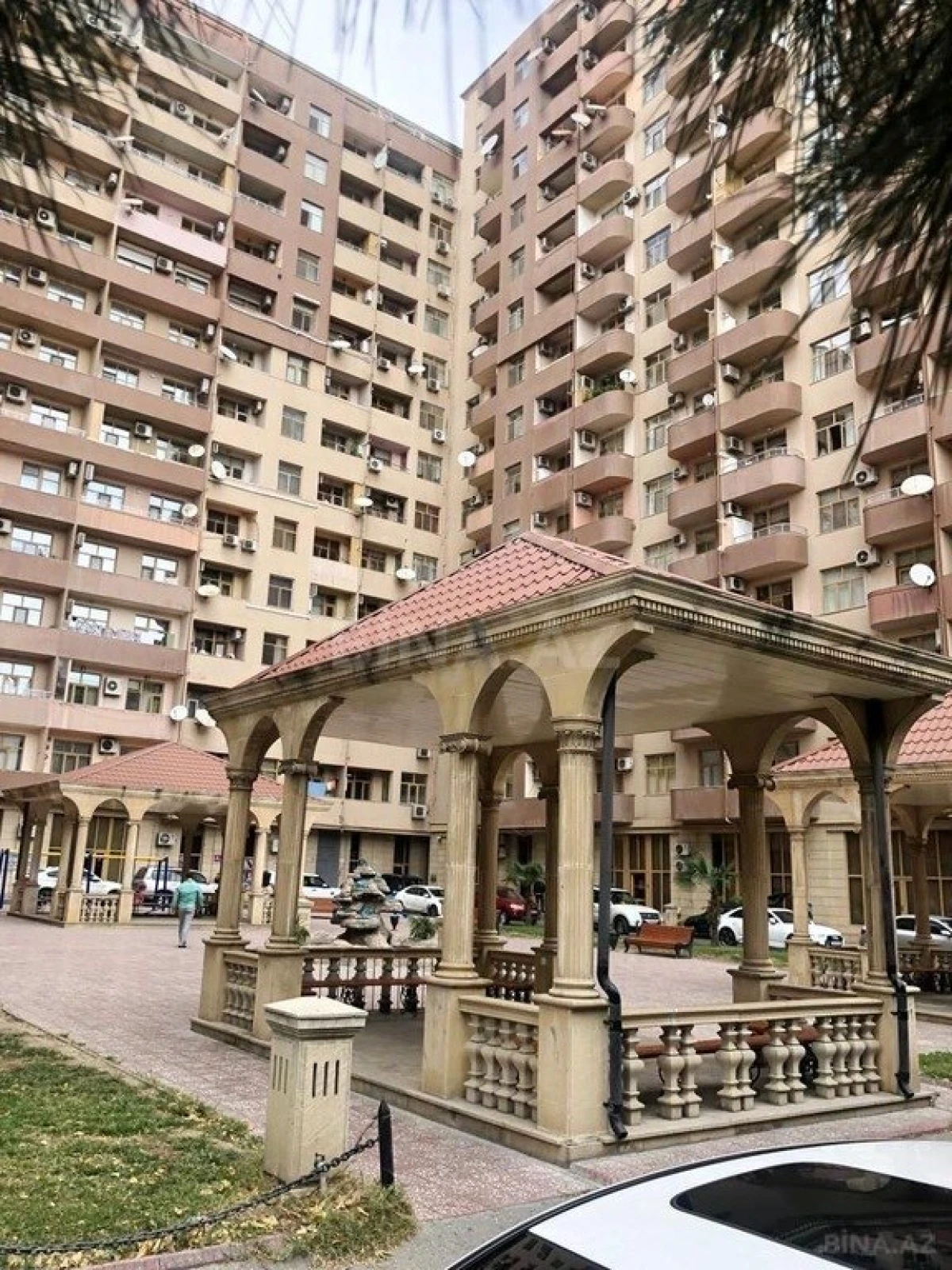 Satılır 4 otaqlı mənzil 175 m²