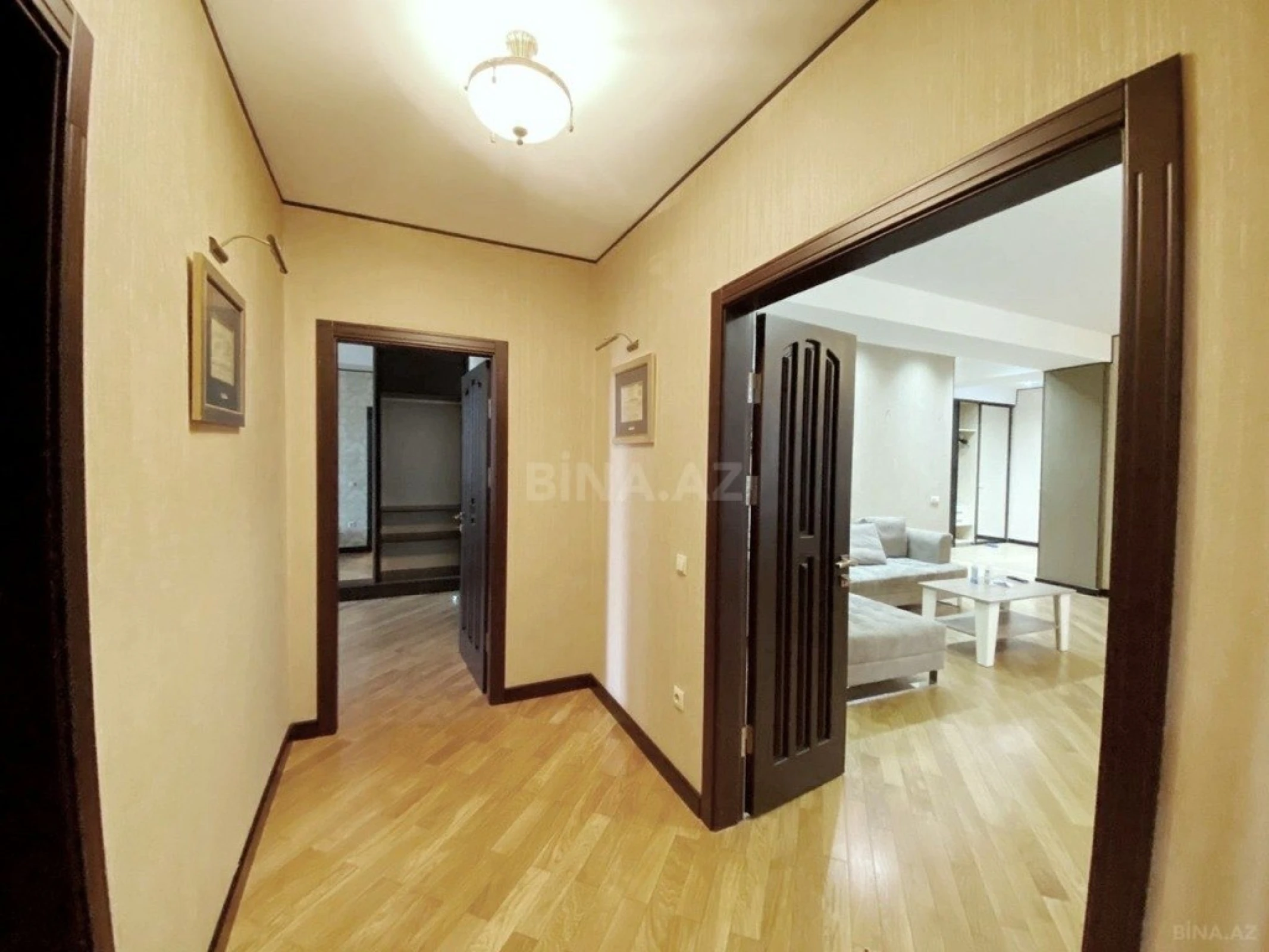 Satılır 4 otaqlı mənzil 175 m²
