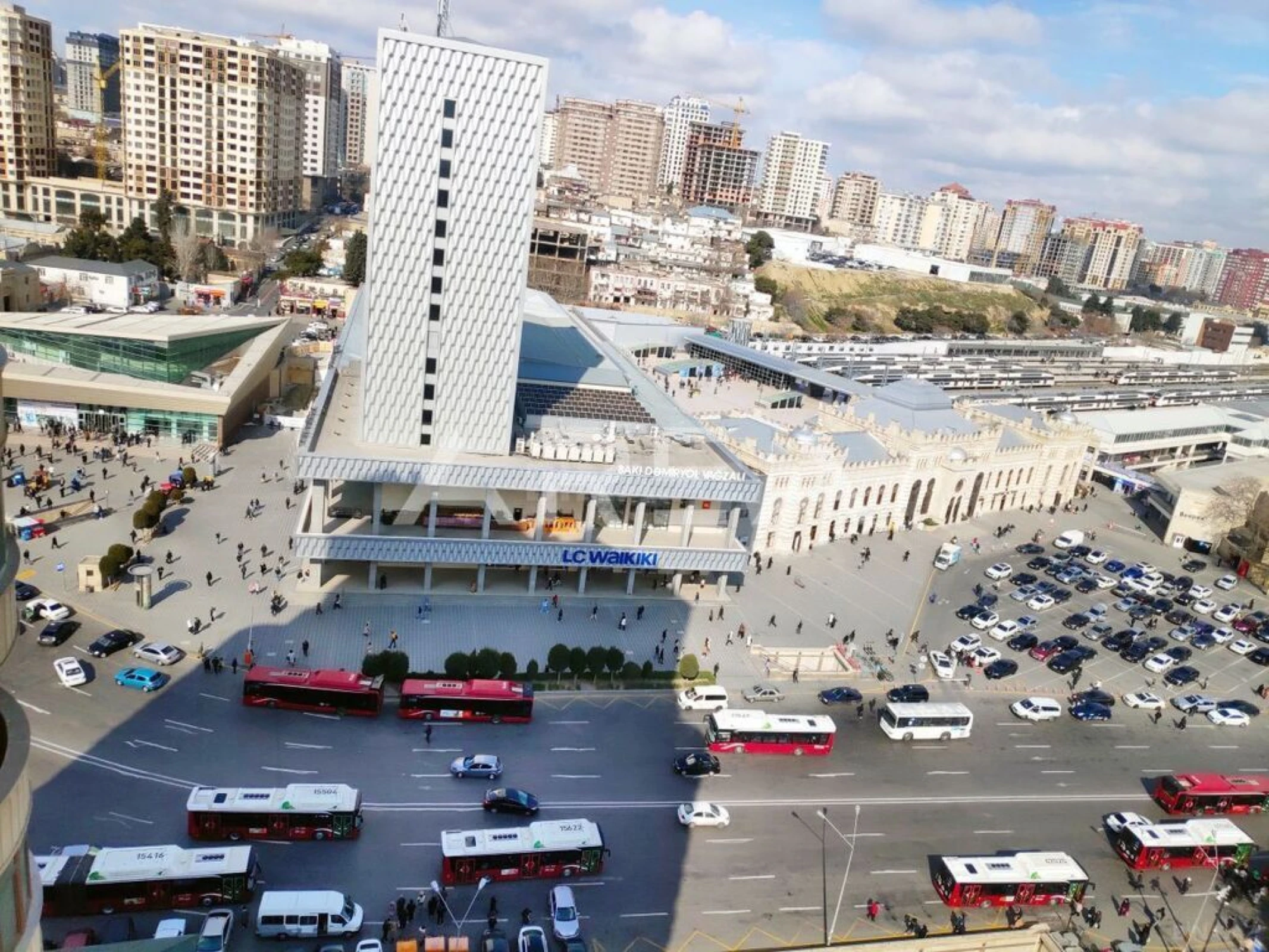 Kirayə verilir 3 otaqlı mənzil 140 m²