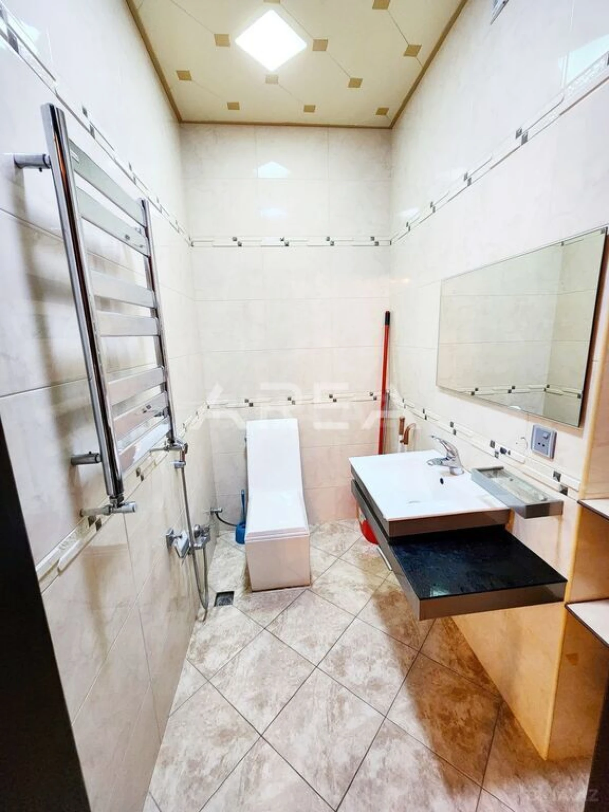 Kirayə verilir 3 otaqlı mənzil 140 m²