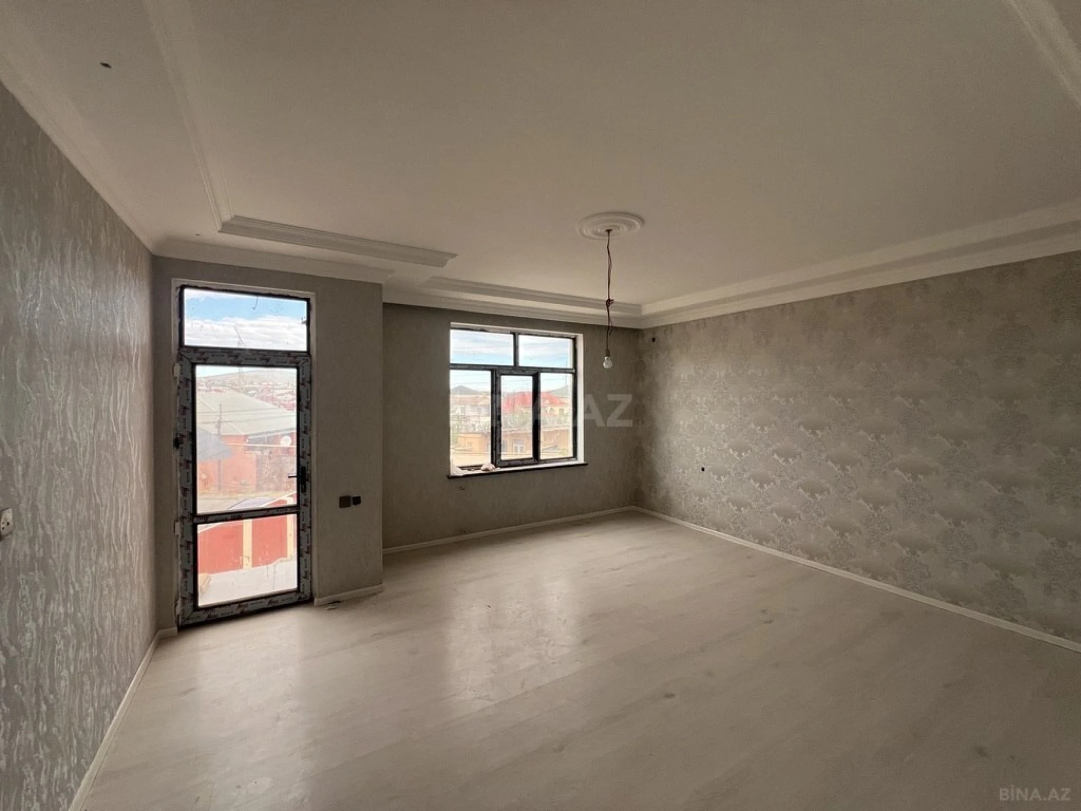Satılır 6 otaqlı həyət evi 220 m²