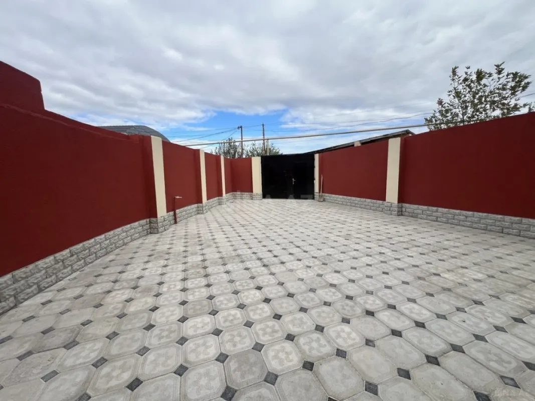 Satılır 6 otaqlı həyət evi 220 m²