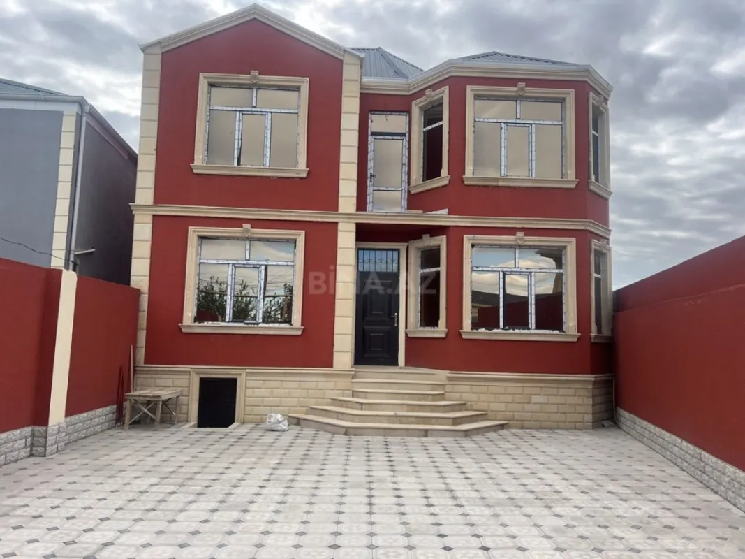 Satılır 6 otaqlı həyət evi 220 m²