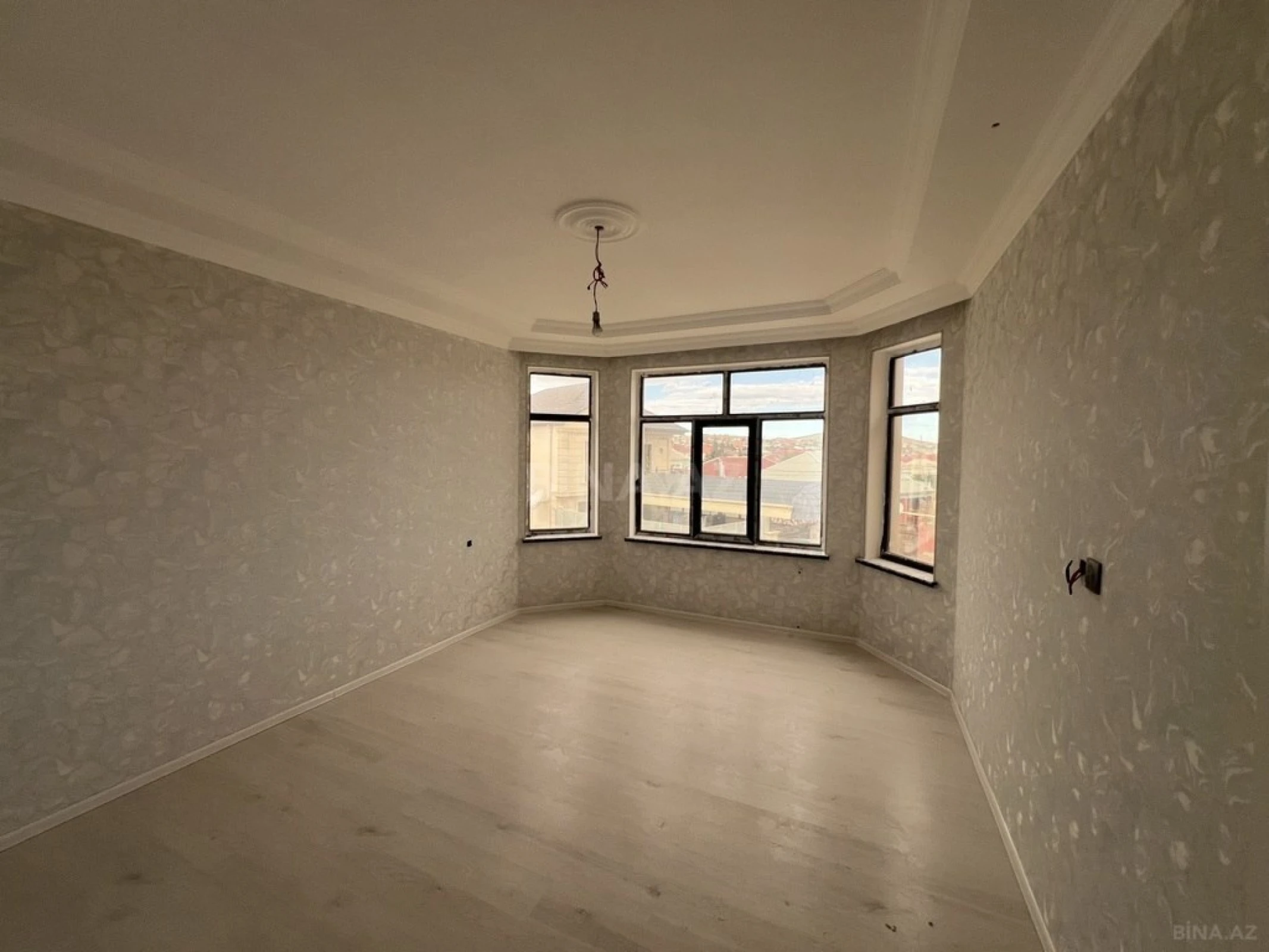 Satılır 6 otaqlı həyət evi 220 m²