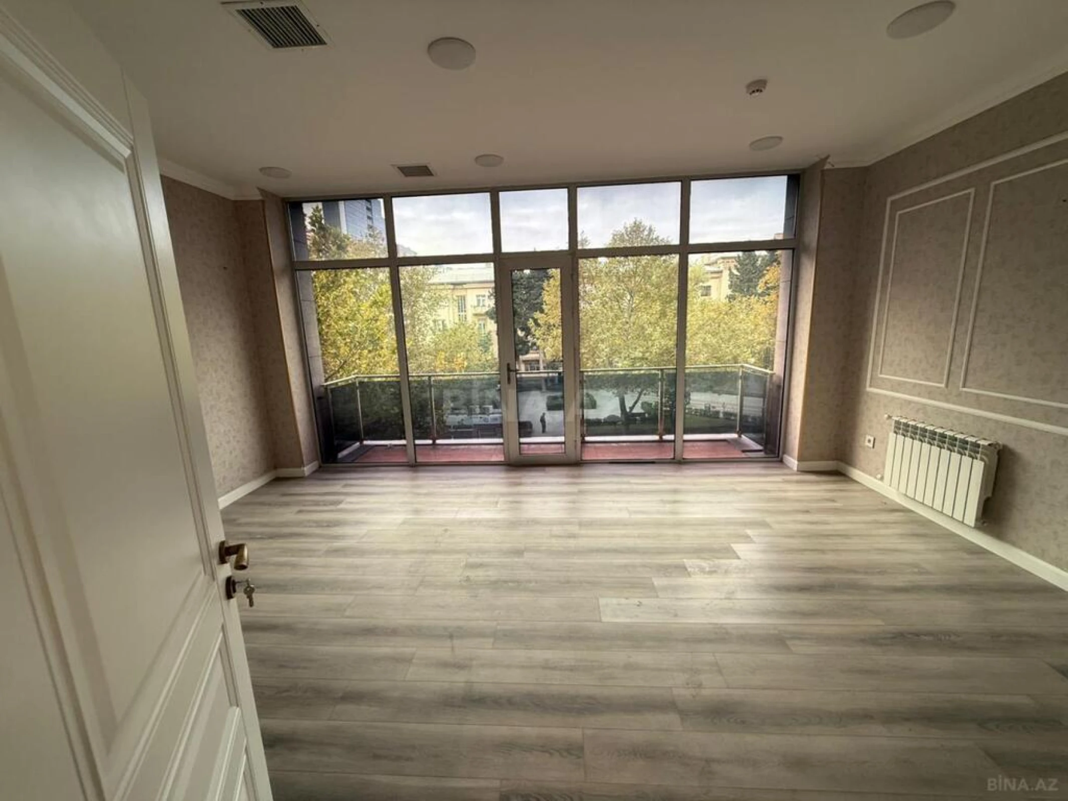 Kirayə verilir 10 otaqlı ofis 1150 m²