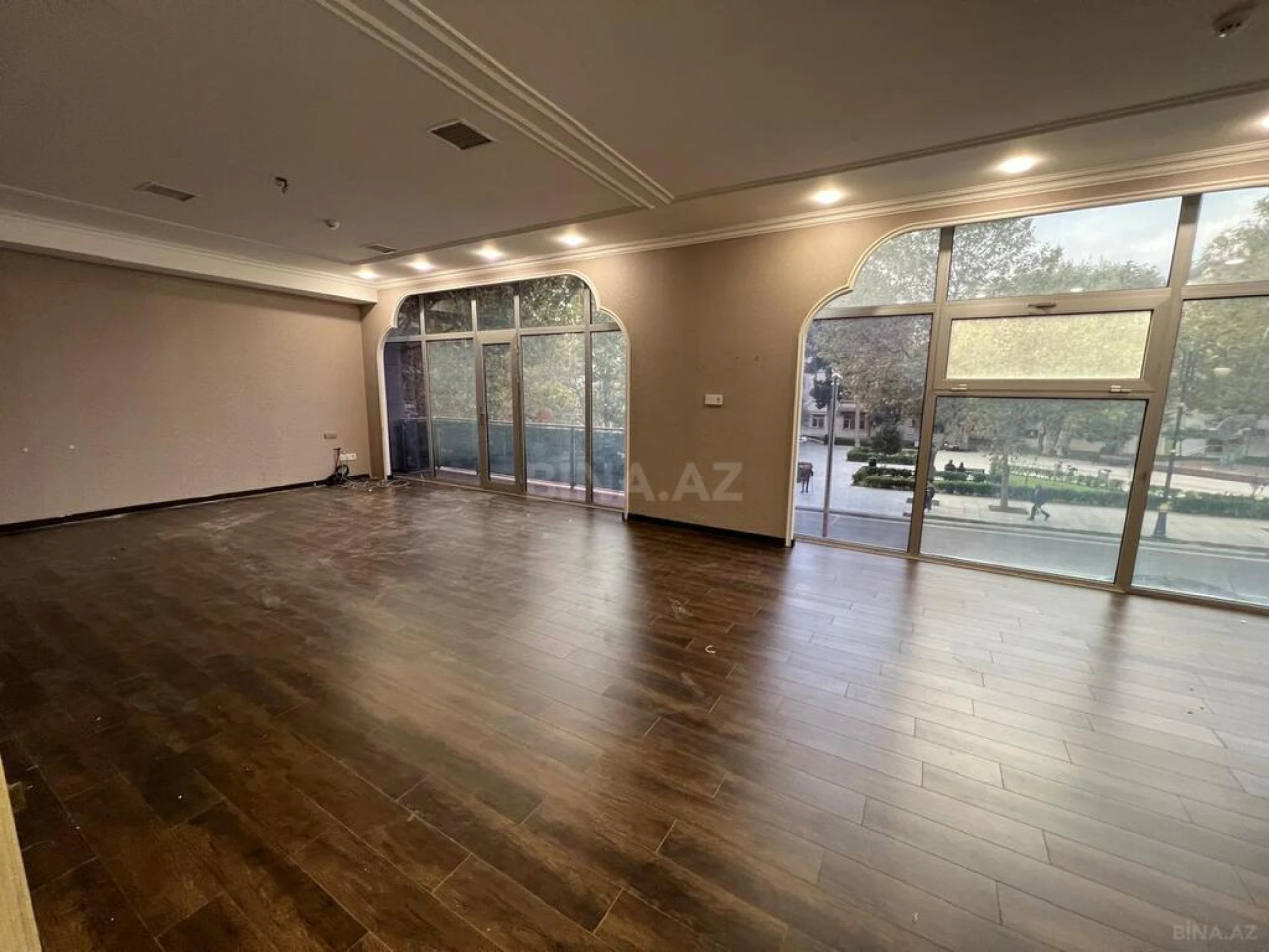 Kirayə verilir 10 otaqlı ofis 1150 m²