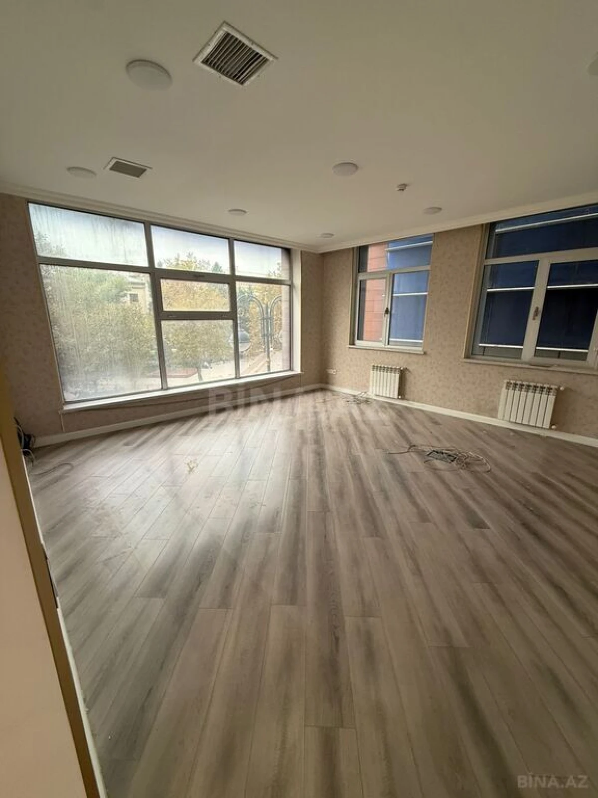 Kirayə verilir 10 otaqlı ofis 1150 m²