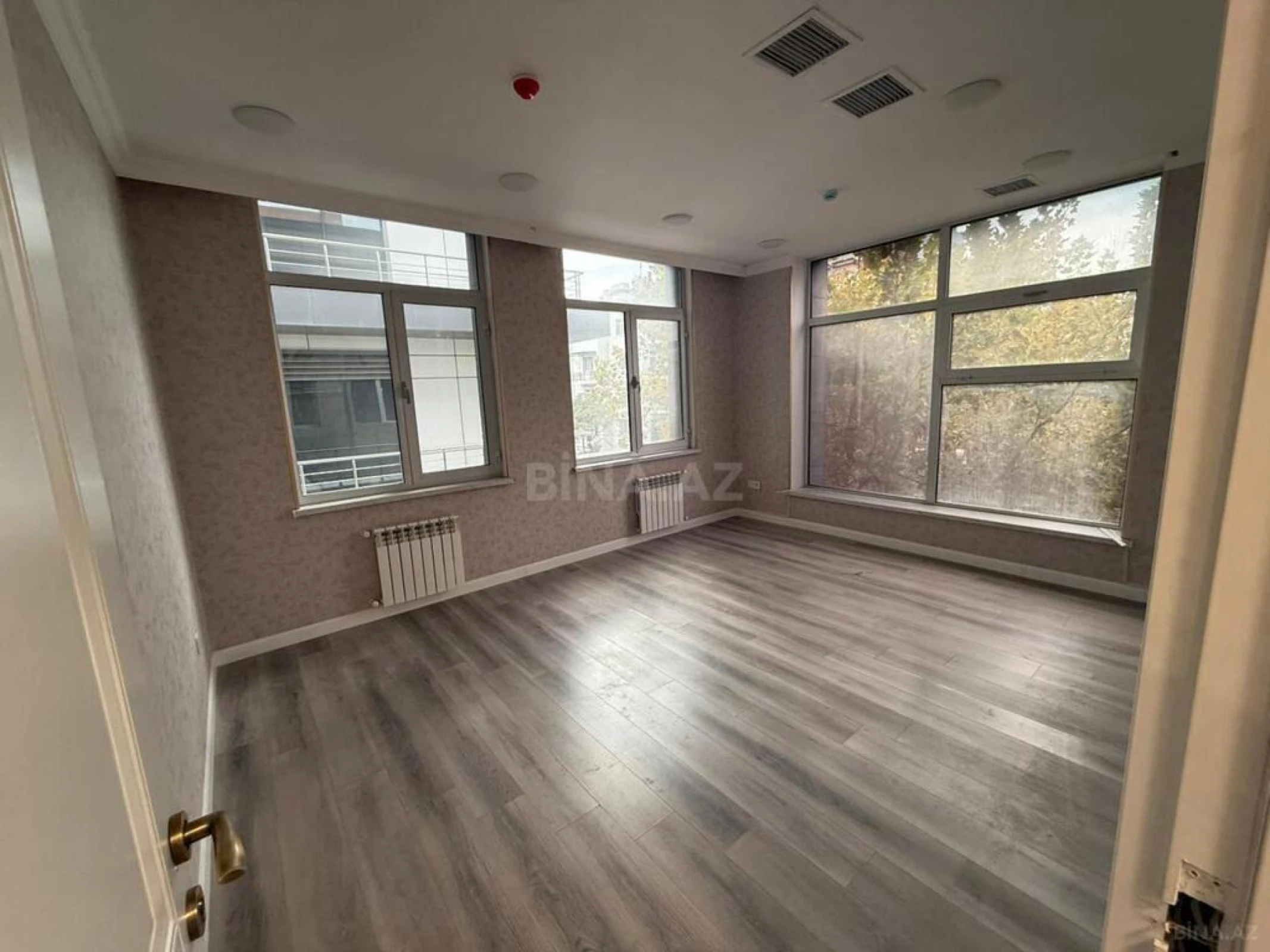 Kirayə verilir 10 otaqlı ofis 1150 m²