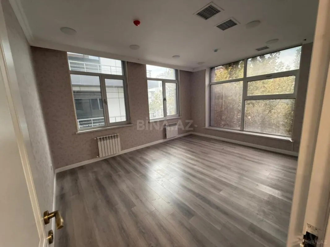 Kirayə verilir 10 otaqlı ofis 1150 m²