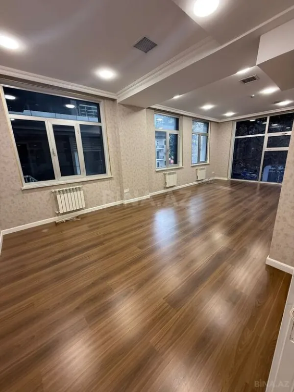 Kirayə verilir 10 otaqlı ofis 1150 m²