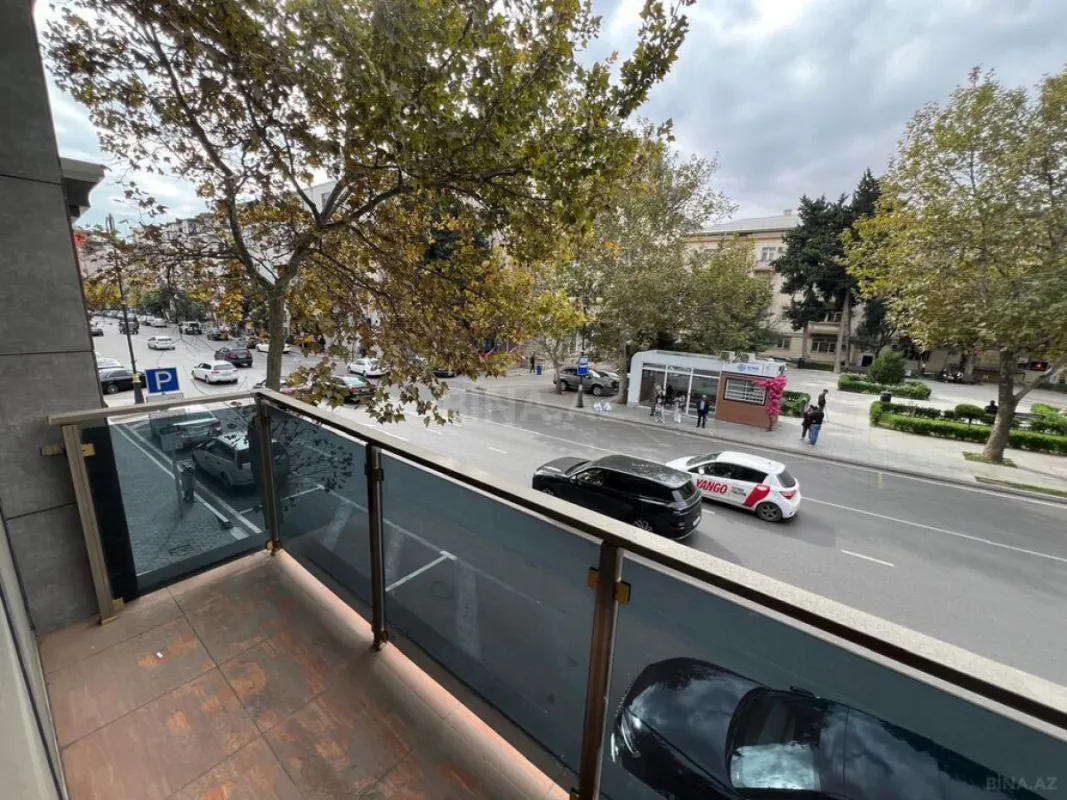 Kirayə verilir 10 otaqlı ofis 1150 m²