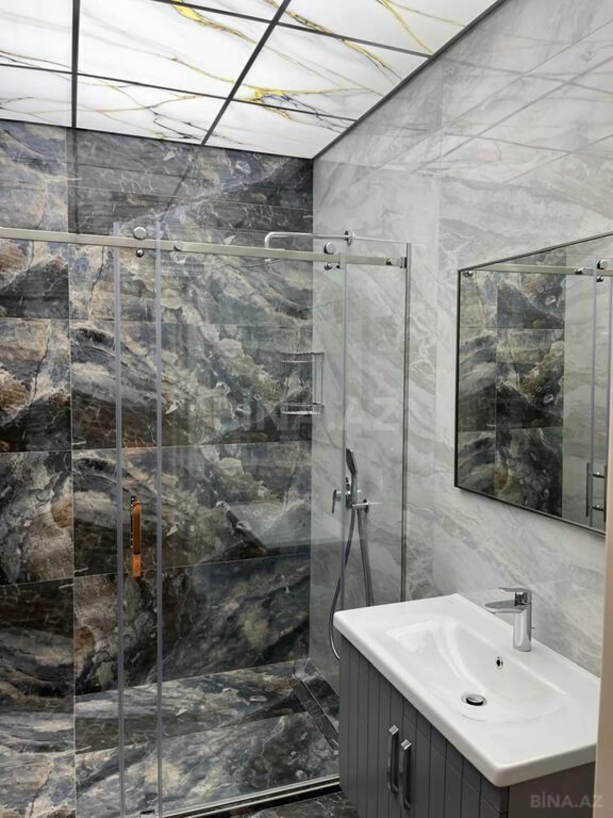 Satılır 3 otaqlı mənzil 140 m²