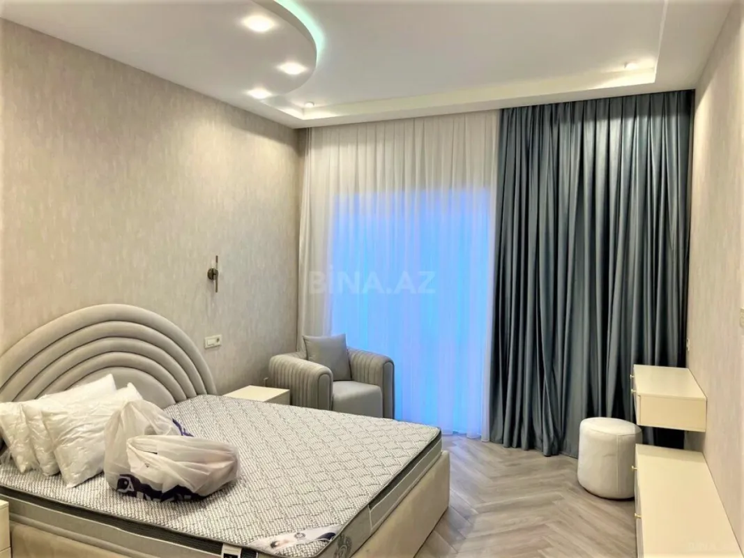 Satılır 3 otaqlı mənzil 140 m²