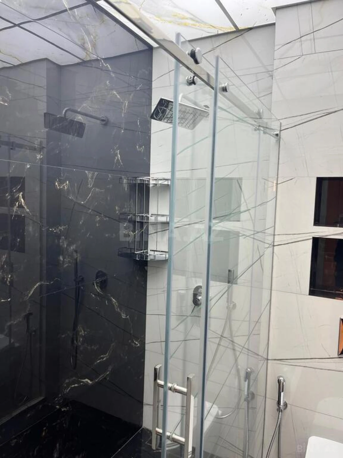 Satılır 3 otaqlı mənzil 140 m²