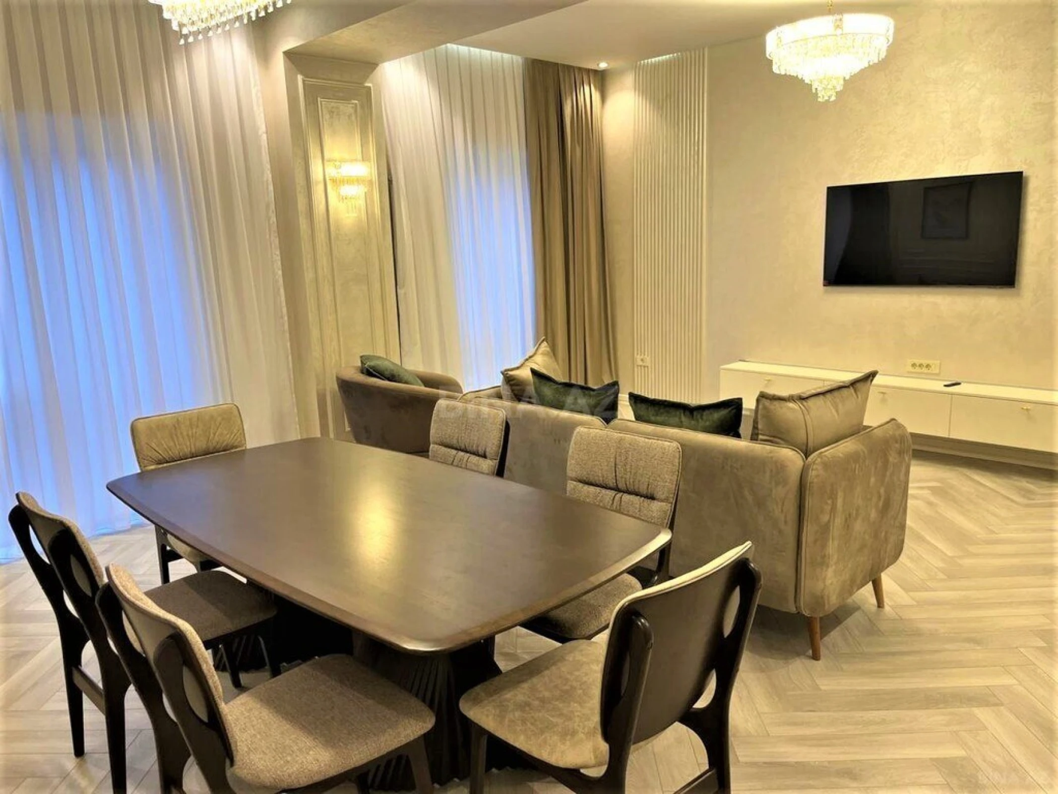 Satılır 3 otaqlı mənzil 140 m²