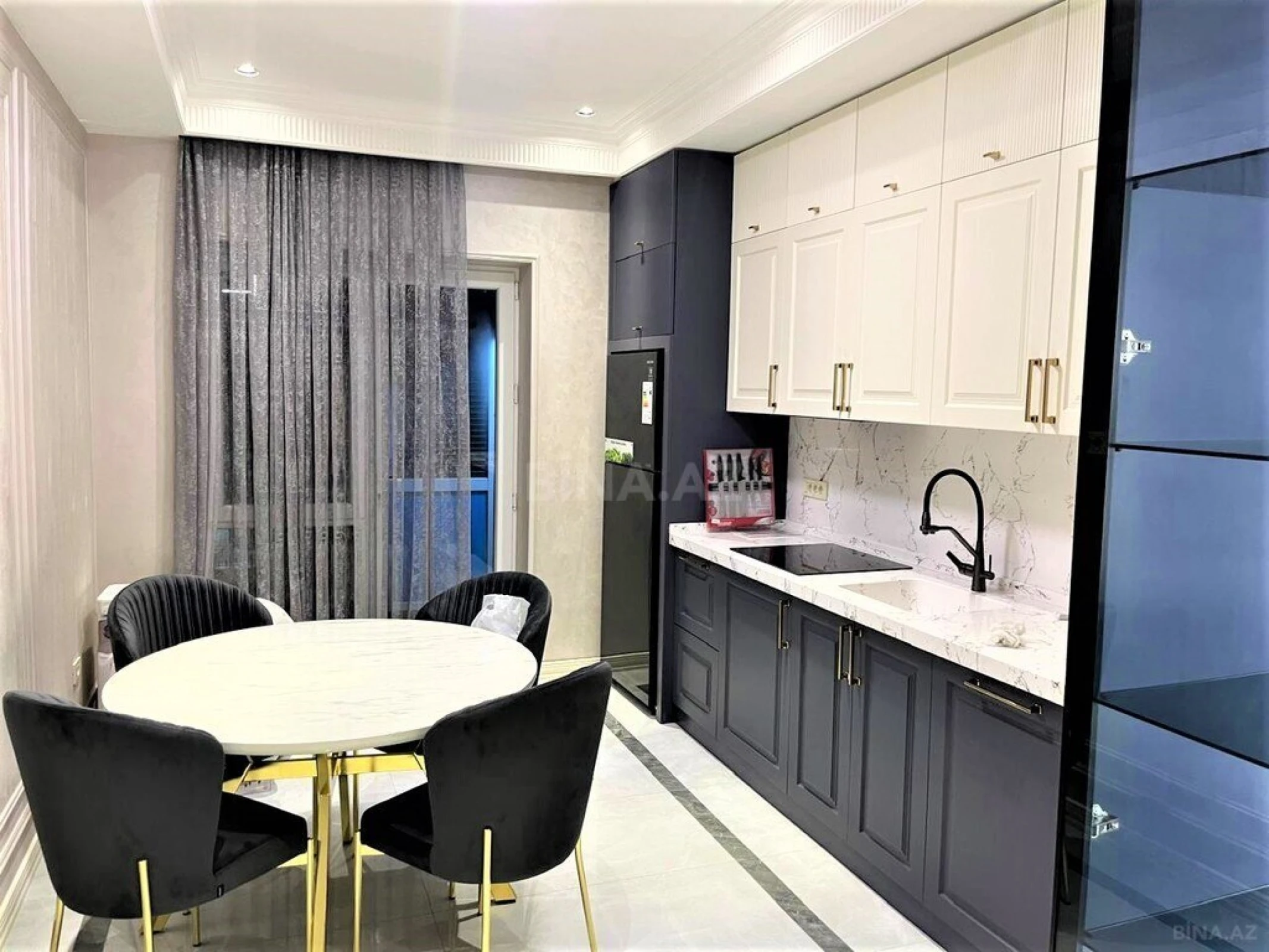 Satılır 3 otaqlı mənzil 140 m²