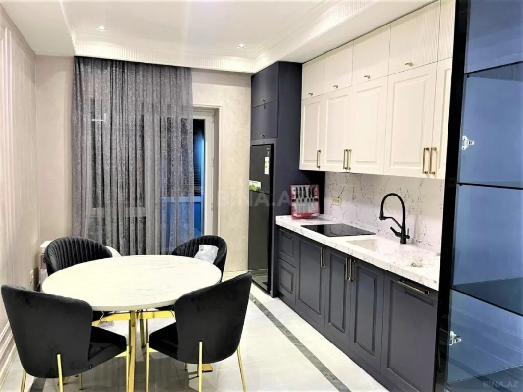 Satılır 3 otaqlı mənzil 140 m²