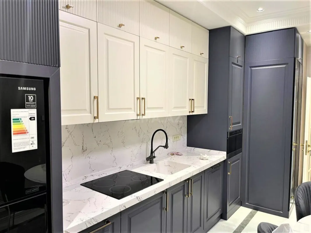 Satılır 3 otaqlı mənzil 140 m²