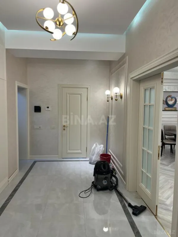 Satılır 3 otaqlı mənzil 140 m²