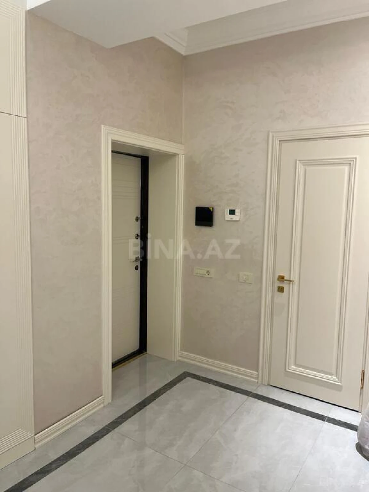 Satılır 3 otaqlı mənzil 140 m²