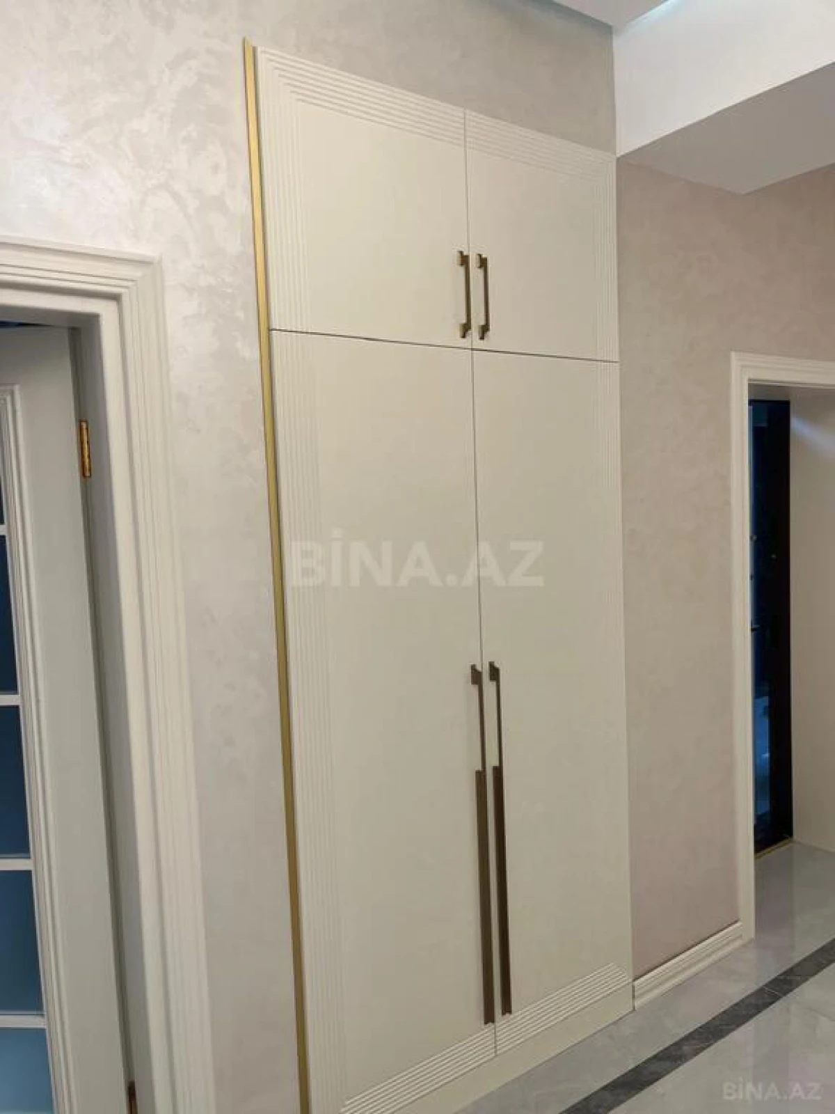 Satılır 3 otaqlı mənzil 140 m²