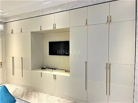 Satılır 3 otaqlı mənzil 140 m²