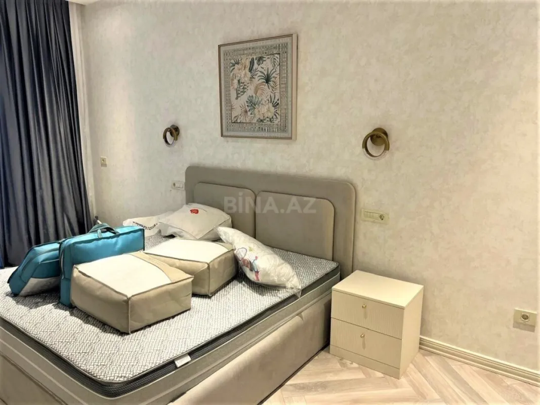 Satılır 3 otaqlı mənzil 140 m²