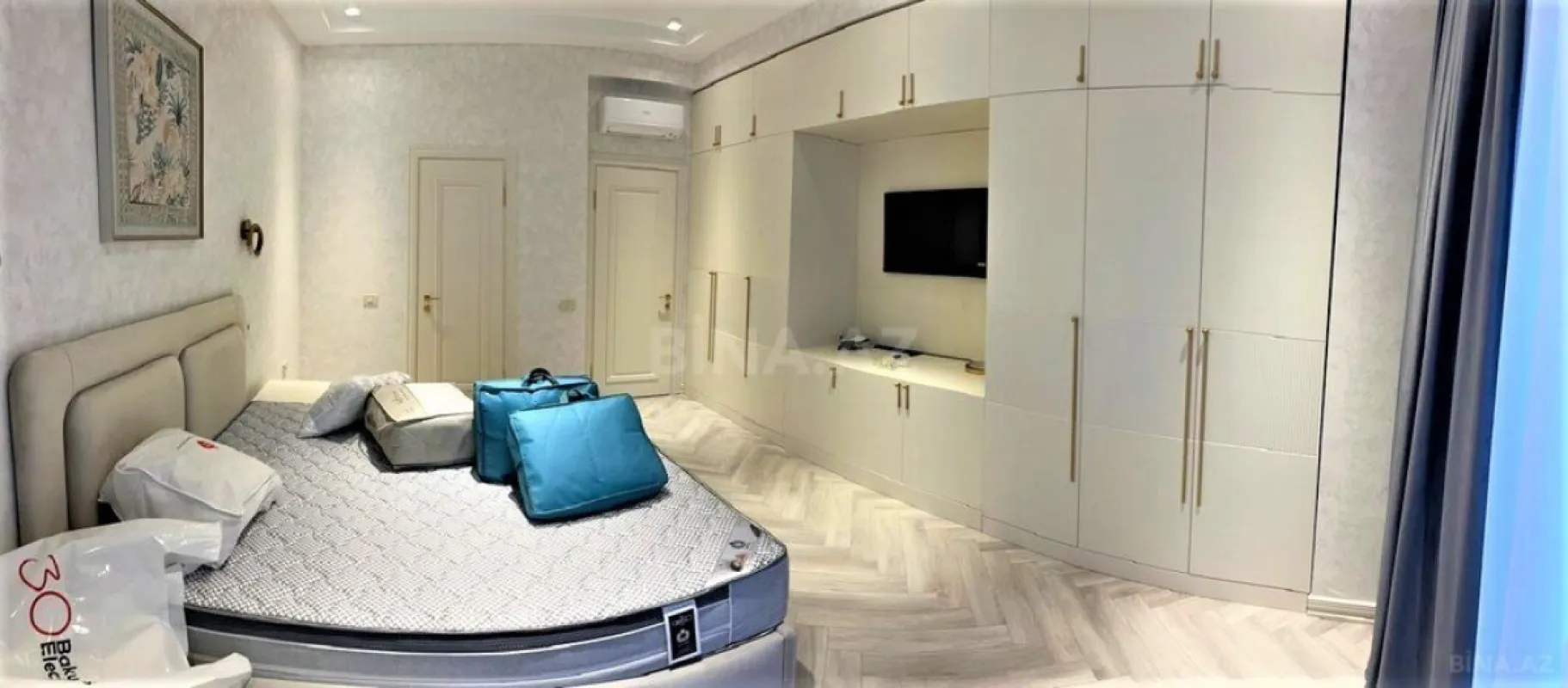 Satılır 3 otaqlı mənzil 140 m²