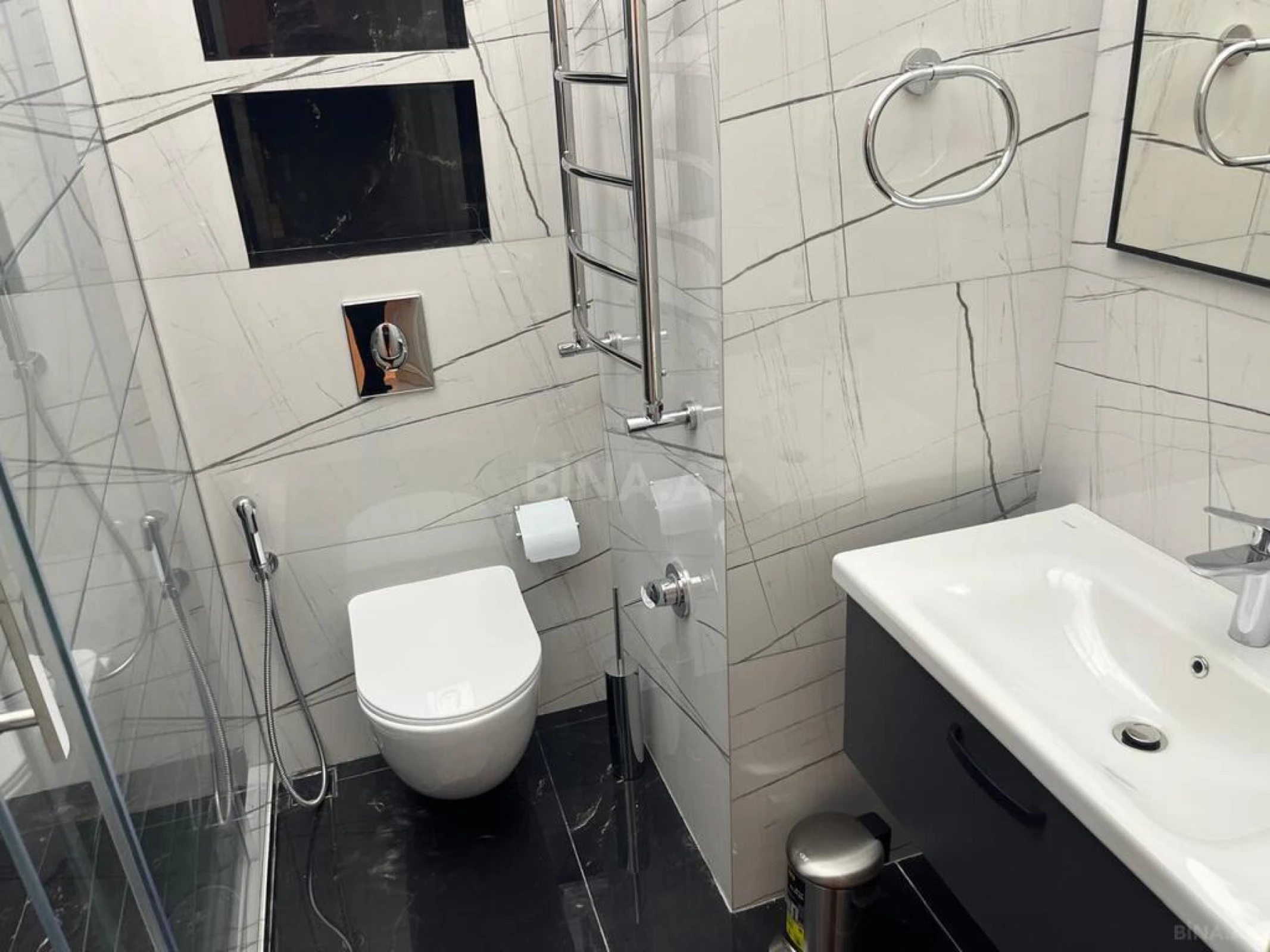 Satılır 3 otaqlı mənzil 140 m²