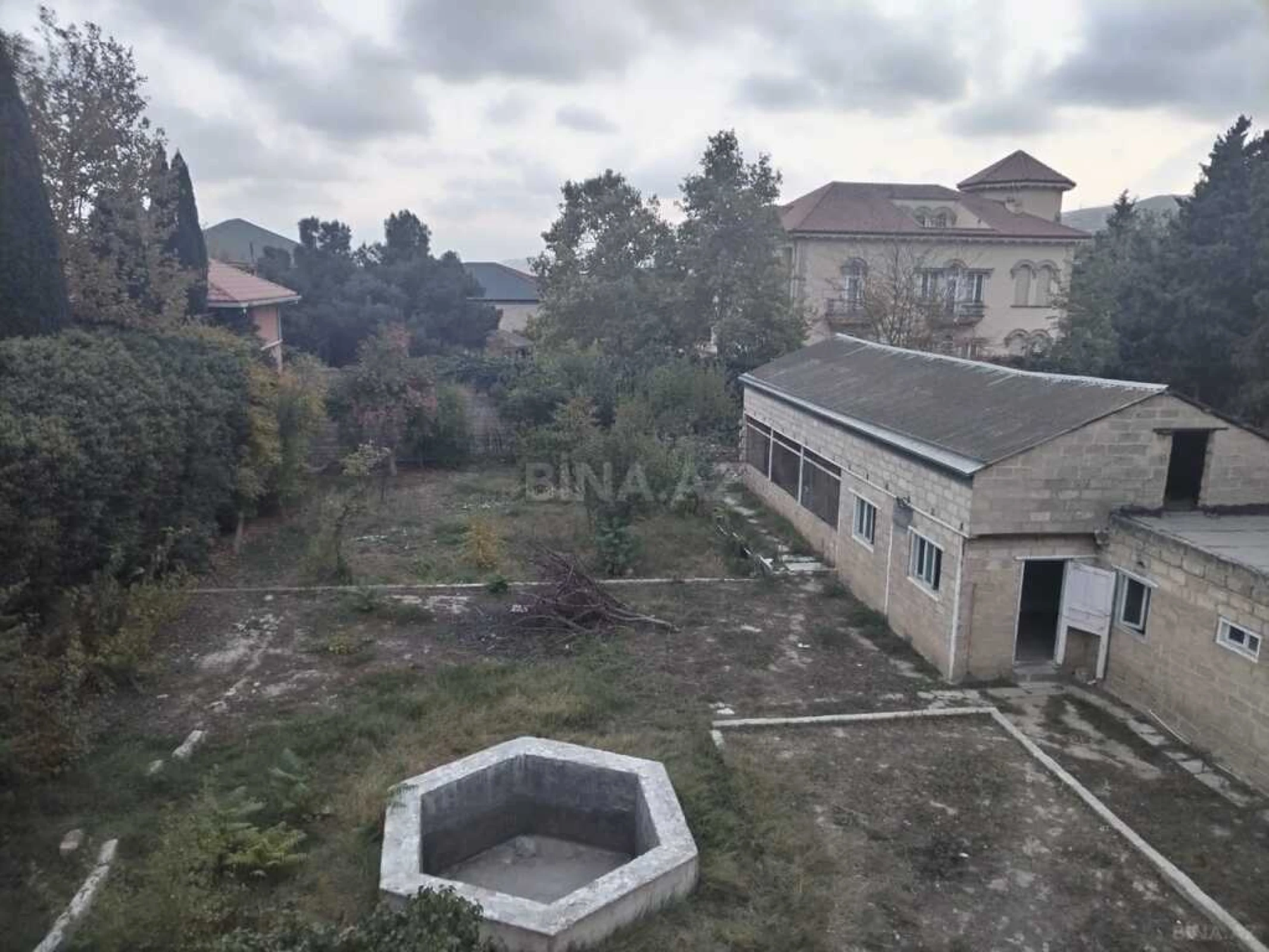 Satılır 11 otaqlı həyət evi 354 m²