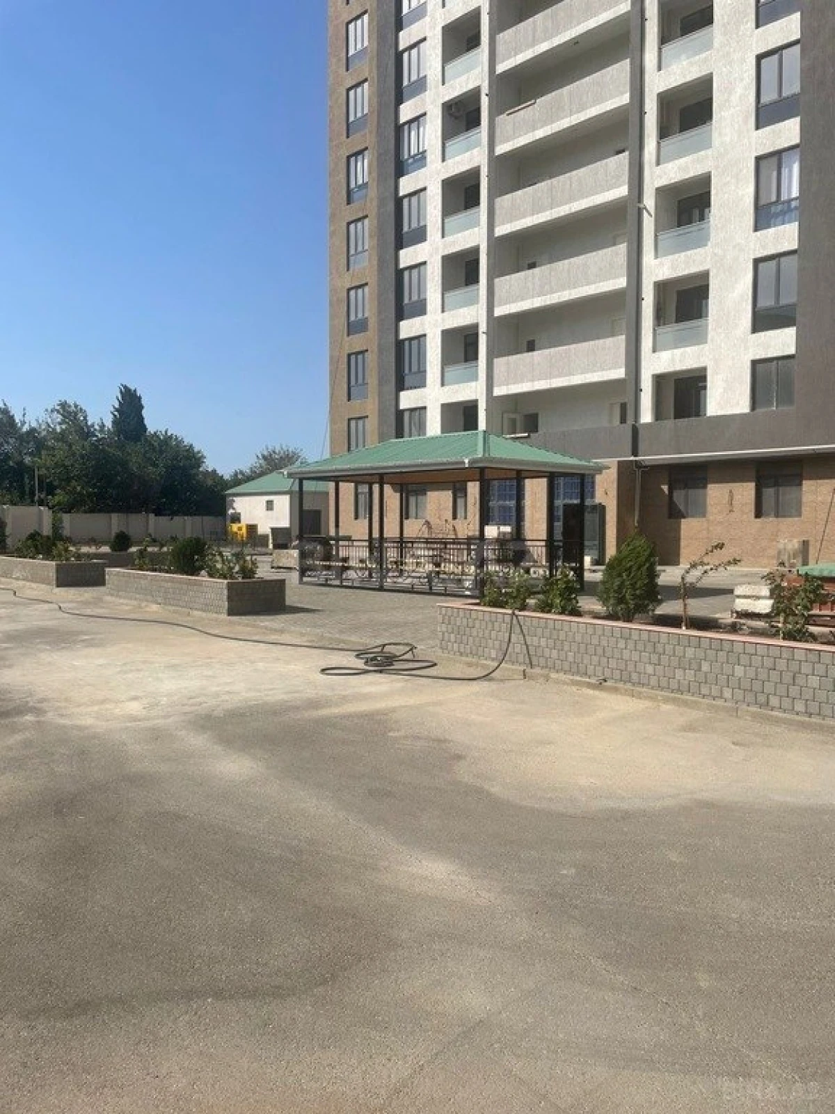 Satılır 3 otaqlı mənzil 98 m²