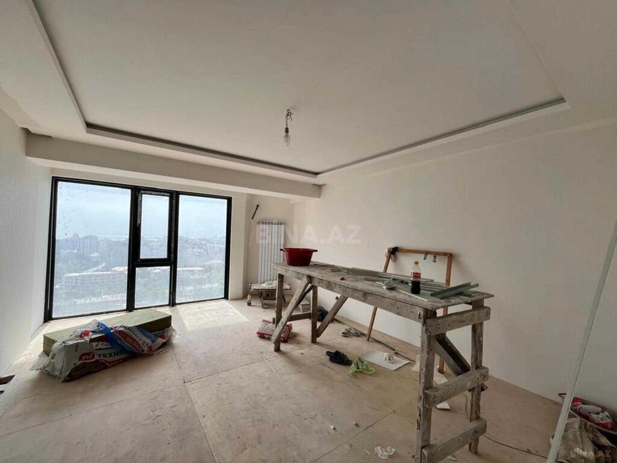 Satılır 4 otaqlı mənzil 156 m²
