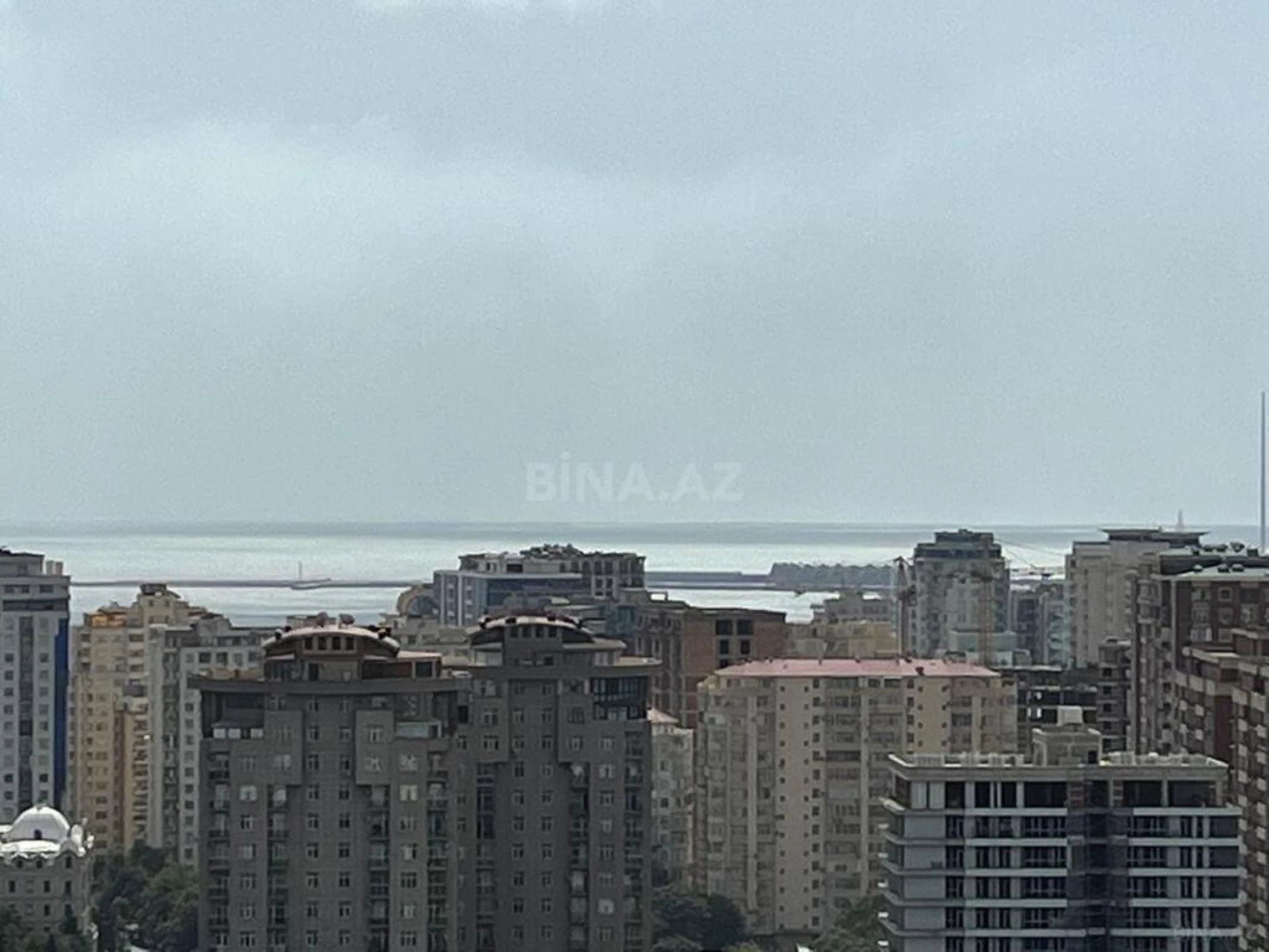 Satılır 4 otaqlı mənzil 156 m²