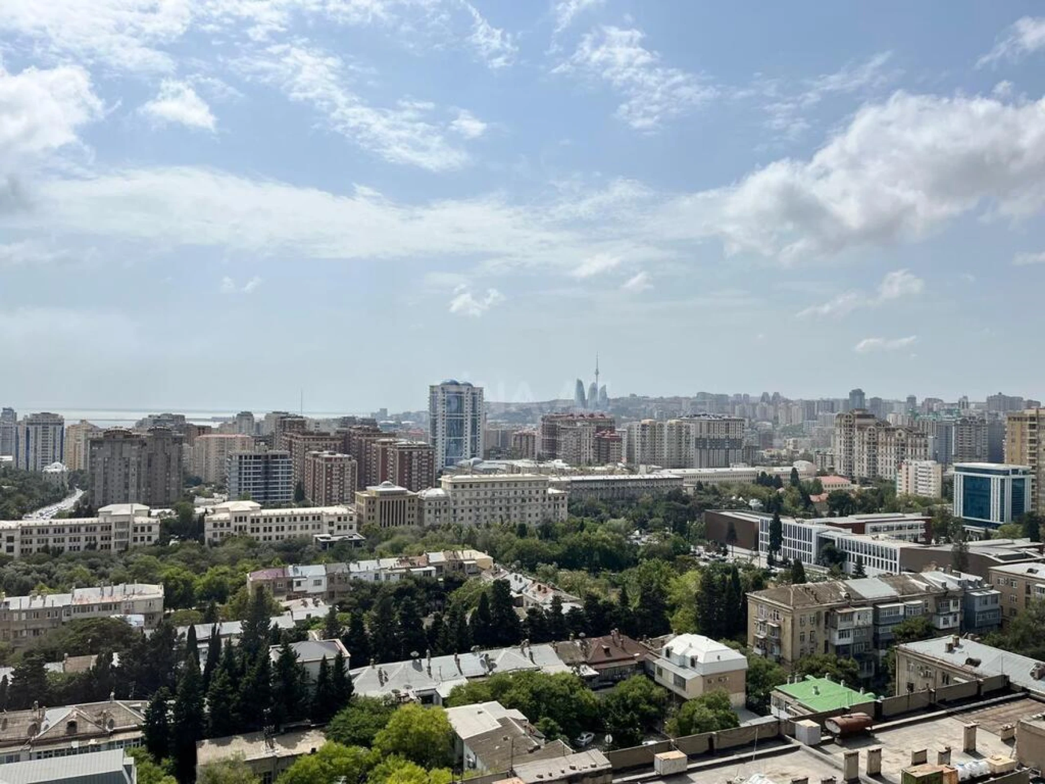 Satılır 4 otaqlı mənzil 156 m²