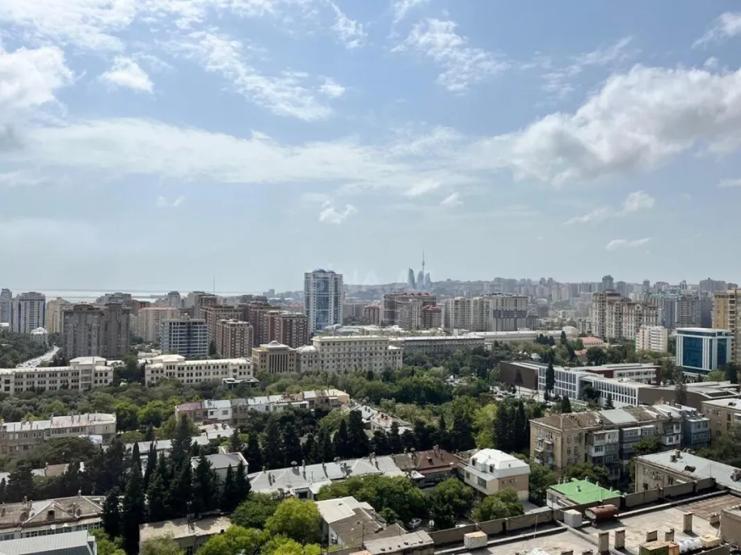 Satılır 4 otaqlı mənzil 156 m²