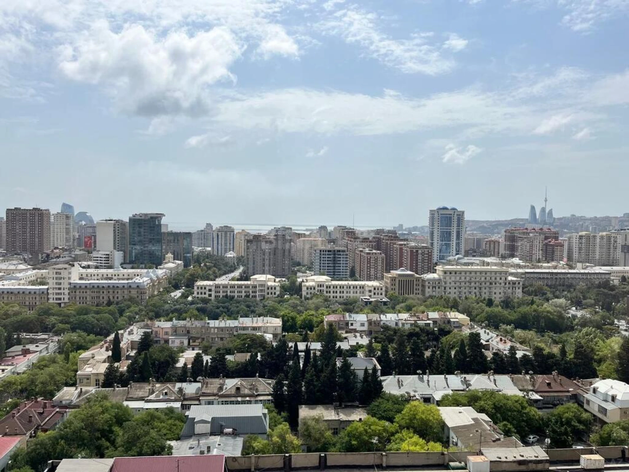 Satılır 4 otaqlı mənzil 156 m²