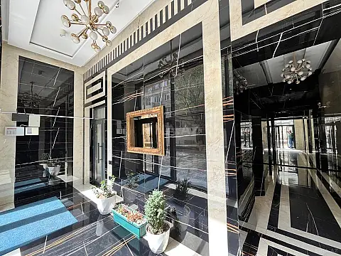 Satılır 4 otaqlı mənzil 156 m²