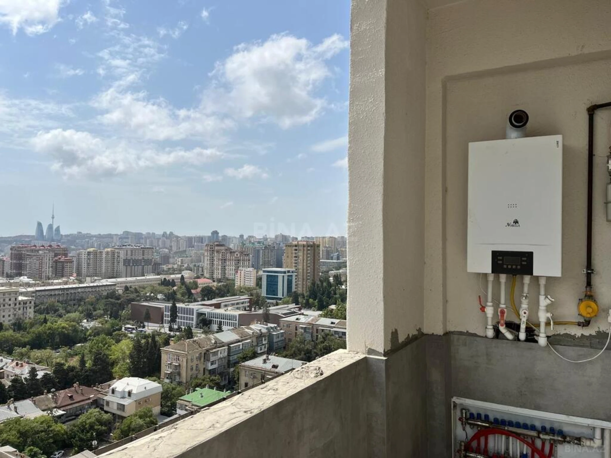 Satılır 4 otaqlı mənzil 156 m²