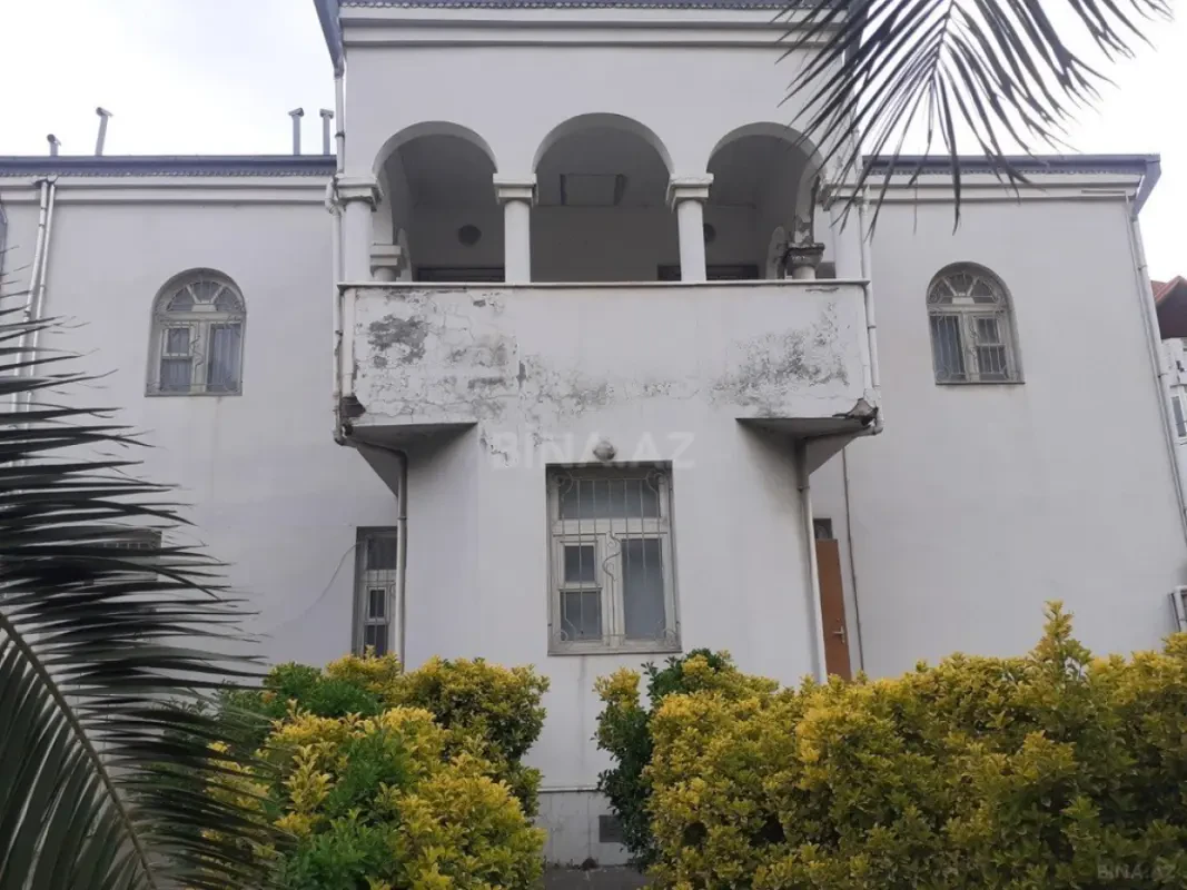 Satılır 6 otaqlı həyət evi 240 m²
