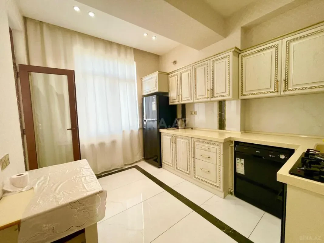 Kirayə verilir 3 otaqlı mənzil 110 m²