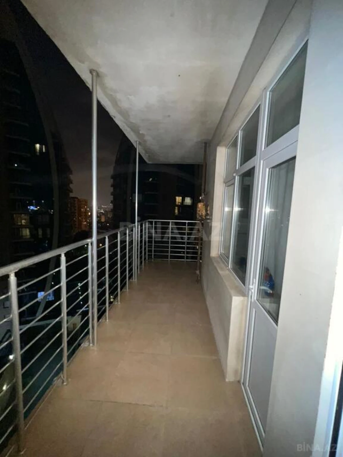 Satılır 3 otaqlı mənzil 147 m²